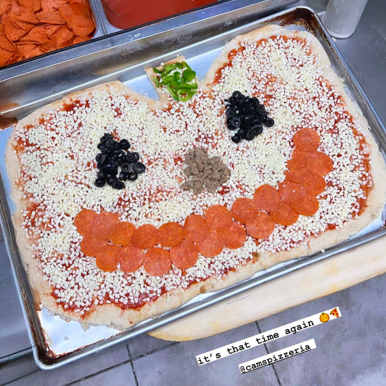 pumpkin pizza tee